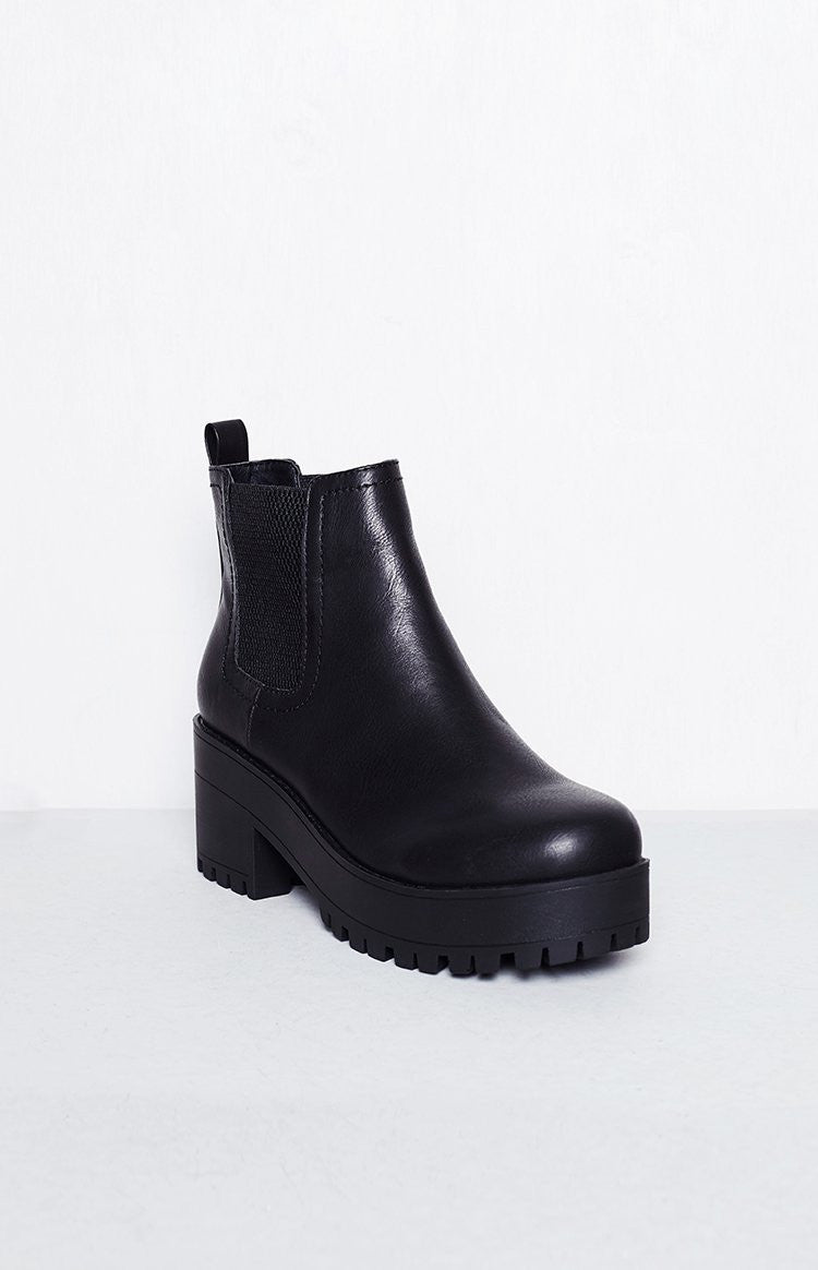 Lipstik Infinity Boots Black Image