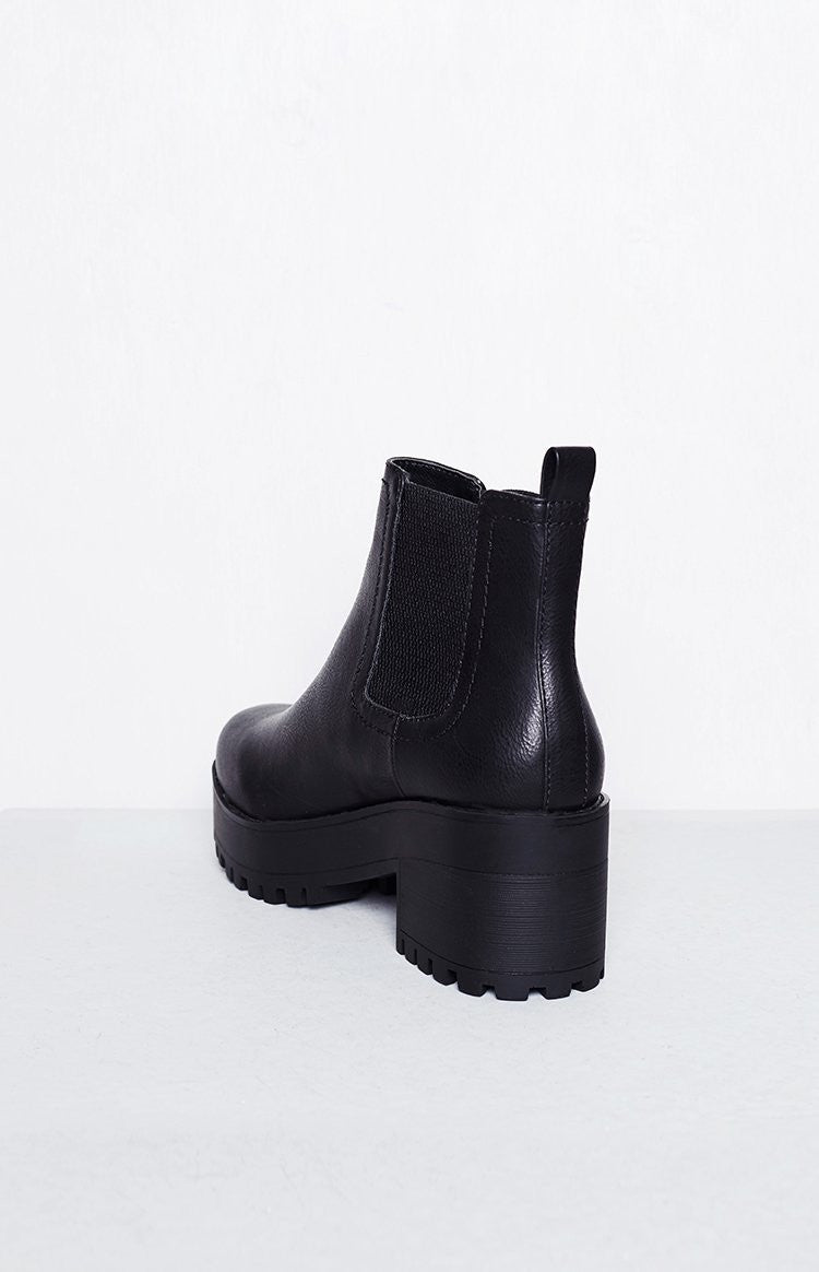 Lipstik Infinity Boots Black Image