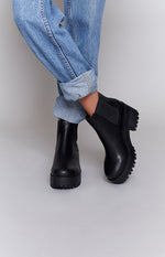 Lipstik Infinity Boots Black Image