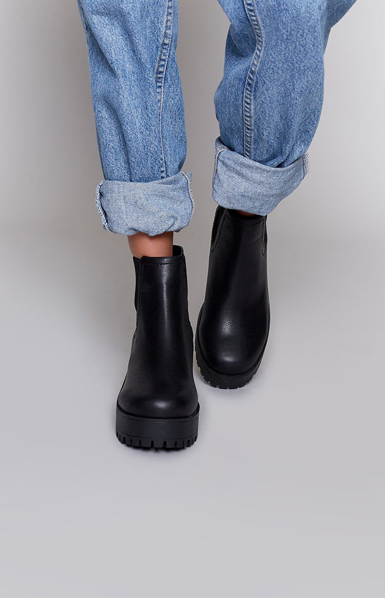 Lipstik Infinity Boots Black Image