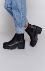 Lipstik Infinity Boots Black Image
