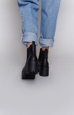 Lipstik Infinity Boots Black Image