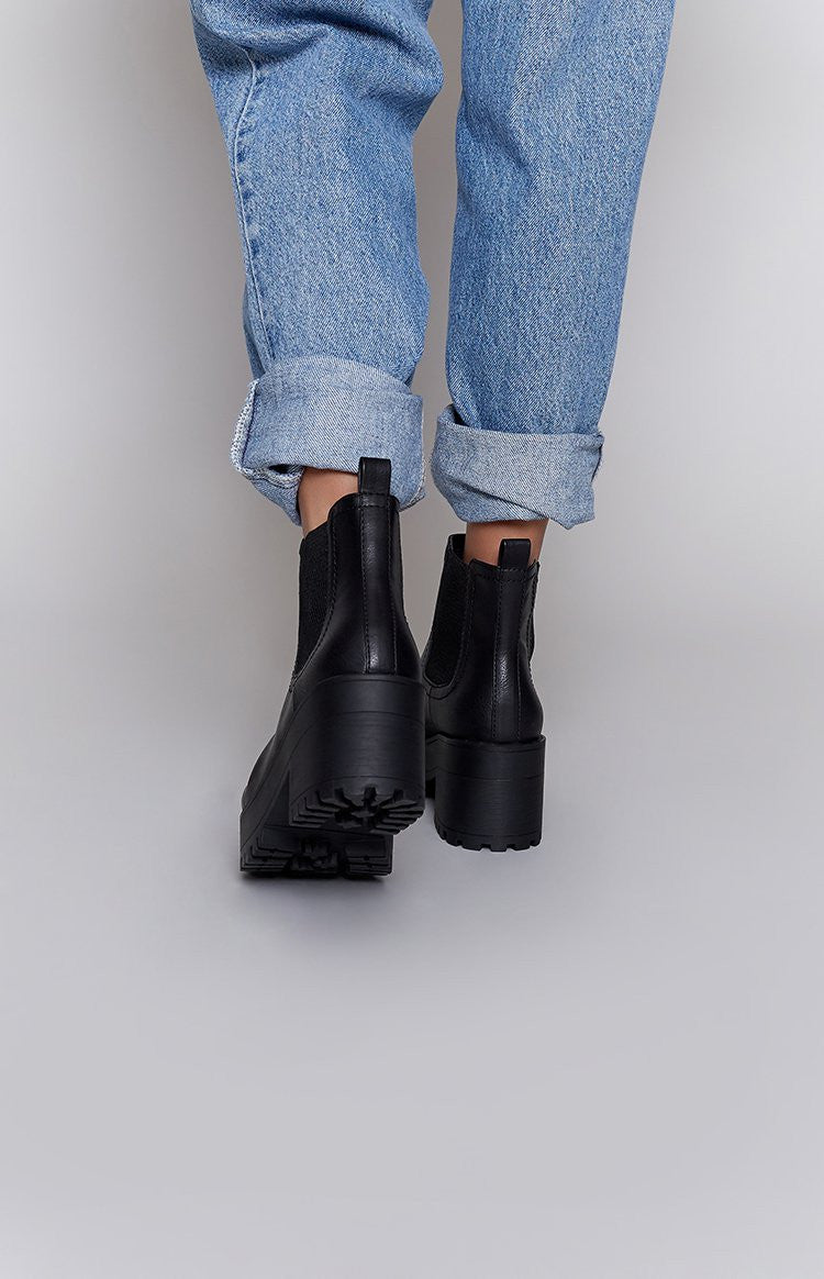 Lipstik Infinity Boots Black Image